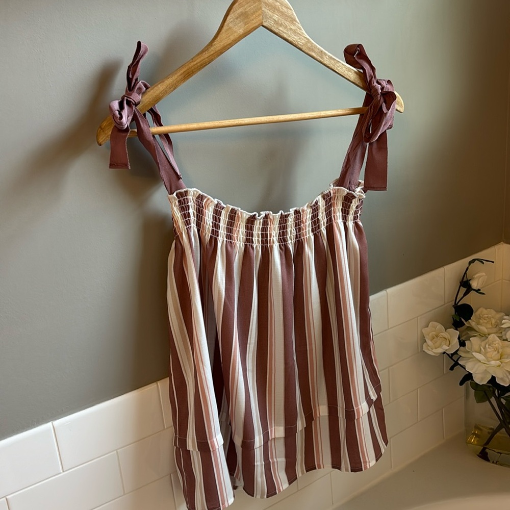 Women’s pink striped tie at shoulder top
